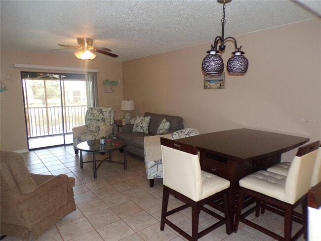 Building Photo - 4016 Oakview Dr