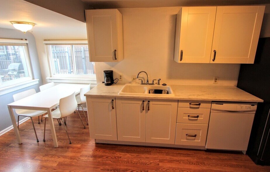 Building Photo - 1530 Pine St