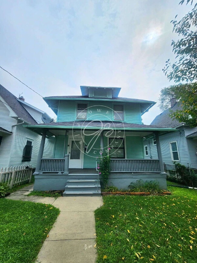 Building Photo - Spacious 3-Bedroom Home with Bonus Room and 1.5 Baths