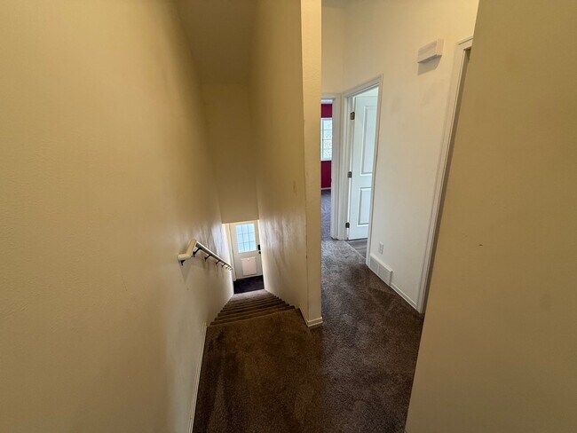 Building Photo - Twin Home for Rent Near Downtown Sioux Falls