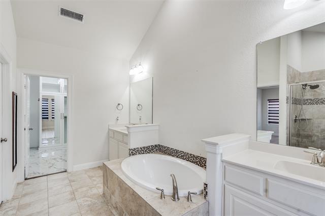 Building Photo - 8763 Portola Dr