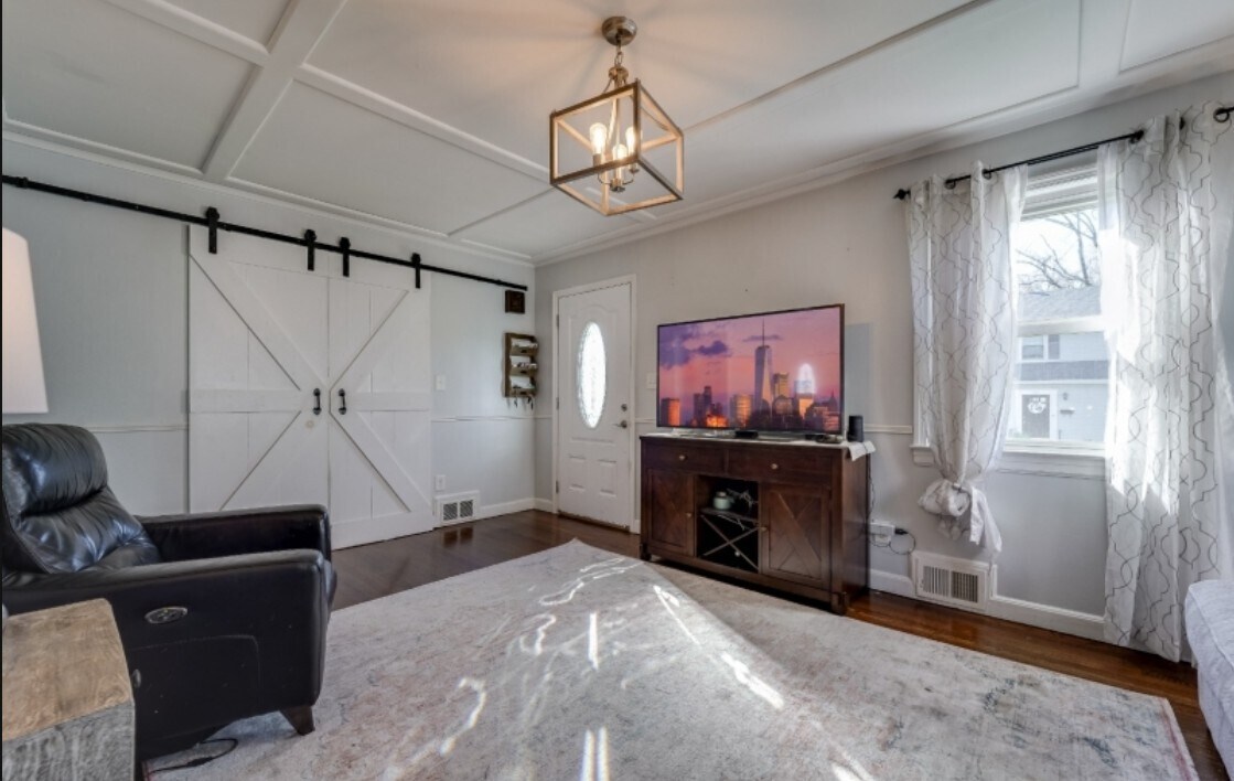 Building Photo - 391 Ward St