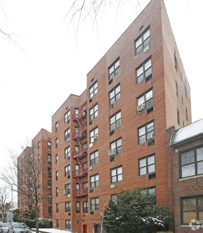 Building Photo - 250 Parkville Ave