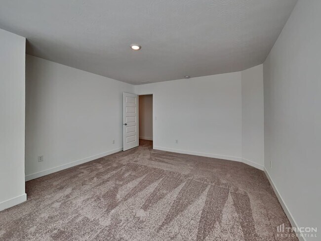 Building Photo - 2120 S Quincy Dr