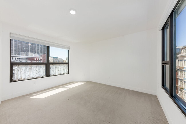 Building Photo - 719 Larkin St