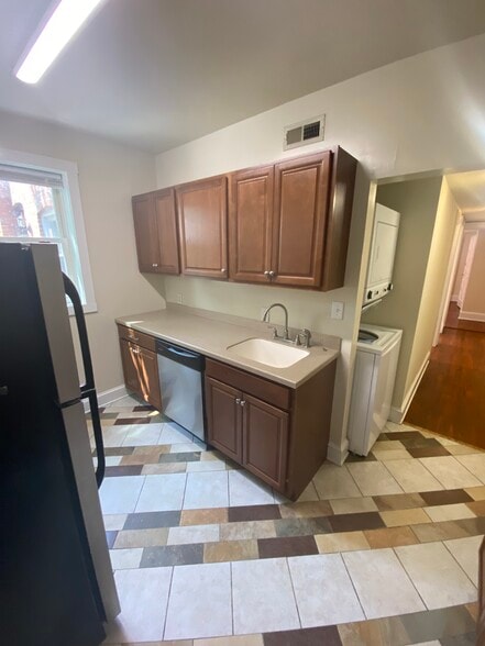 Building Photo - 3009 Ellwood Ave