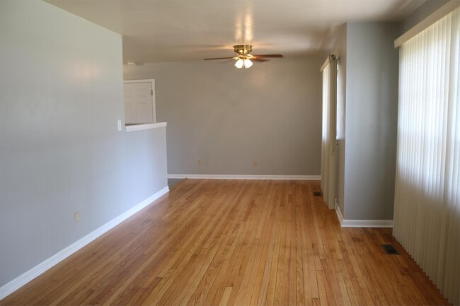 Building Photo - 1115 Cranbrook Dr
