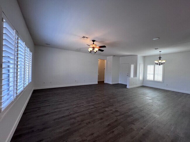 Building Photo - Freshly Upgraded 55+ Sun City Anthem