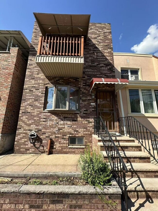 Building Photo - 3B1B House with Huge Deck near Sports Comp...