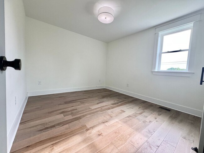 Building Photo - Fully Renovated 3 Bedroom Home for Rent in Franklin, TN Near Downtown Franklin & The Factory