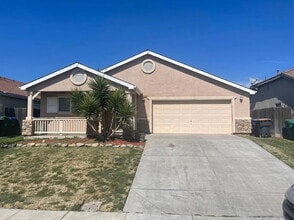 Building Photo - 3-bedroom, 2-bath home in the desirable Beachwood area of West Merced