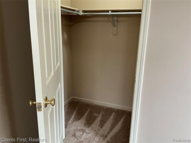 Building Photo - 48161 Nottinghill Ln