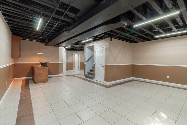 Building Photo - 3334 Cummings Ave