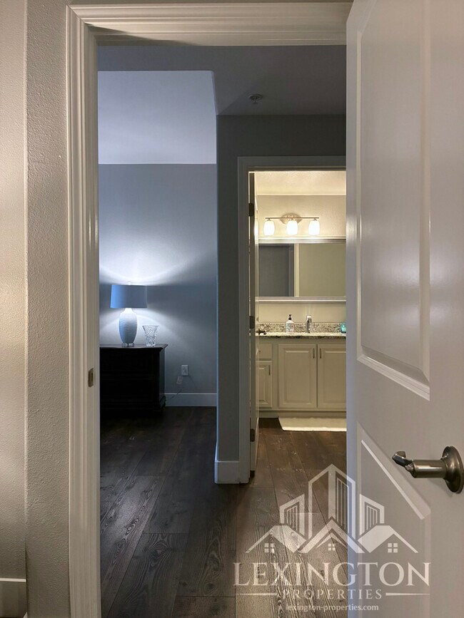 Building Photo - Beautifully Upgraded, 2BD/2BA, Condo Home in The Phoenician, Roseville!