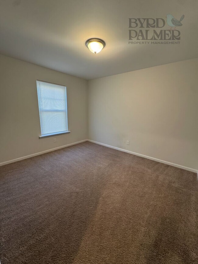 Building Photo - Move in Ready! Easy & Quick move-in process