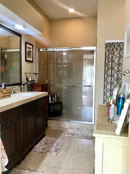 En Suite Primary Bathroom - 11515 N 91st St