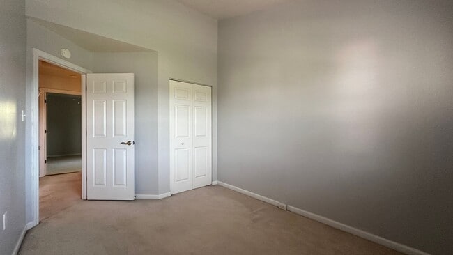 Building Photo - Lovely 3 bed, 2.5 bath townhouse in Seven ...