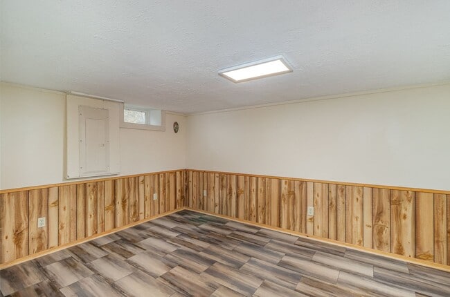 Building Photo - 2 Bed | 1 Bath Across From Coon Lake
