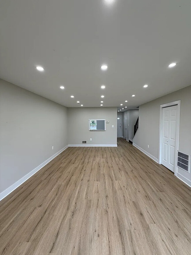 Building Photo - 11 Van Buren Pl