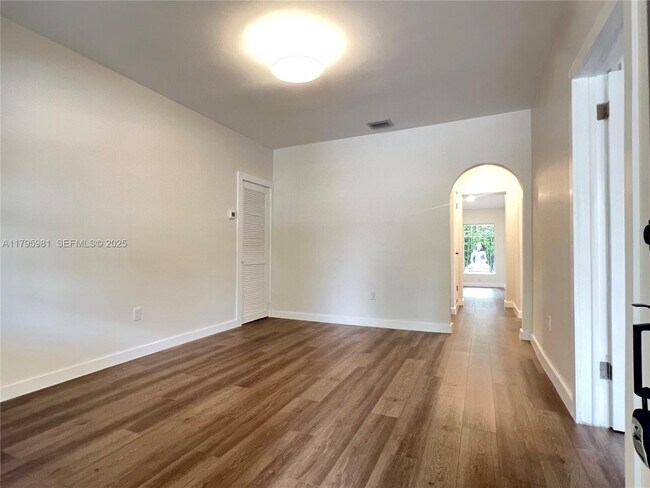 Building Photo - 315 NE 110th St