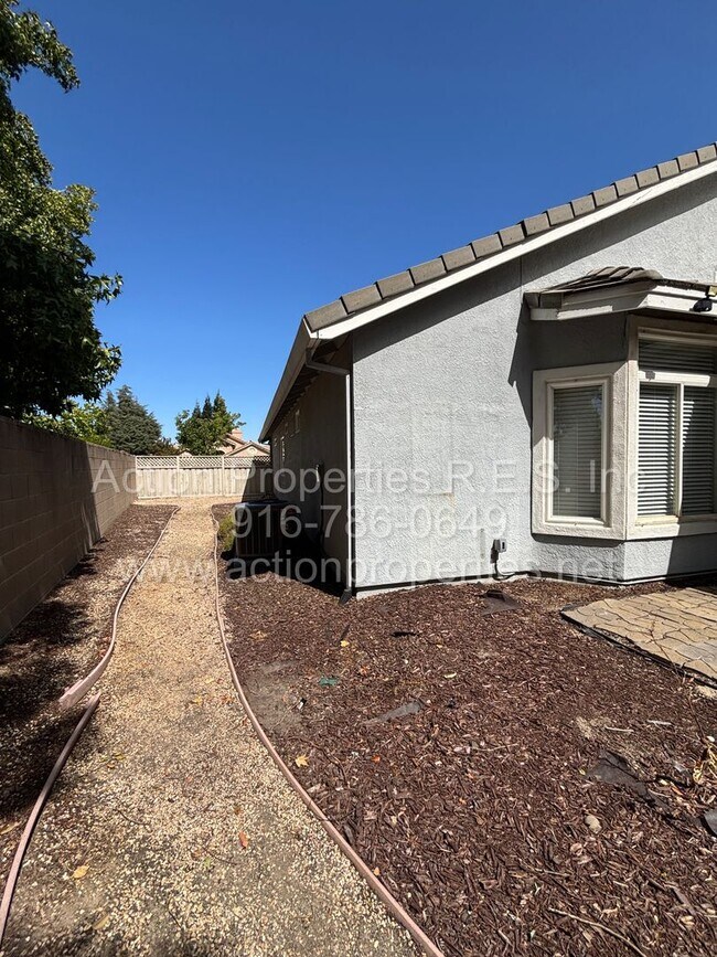 Building Photo - 6000 Buggy Whip Ln