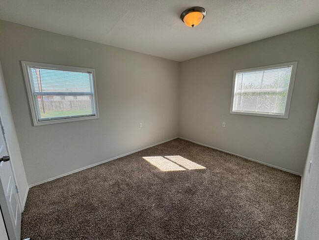 Building Photo - Newly renovated 4 bedroom home! Half off t...