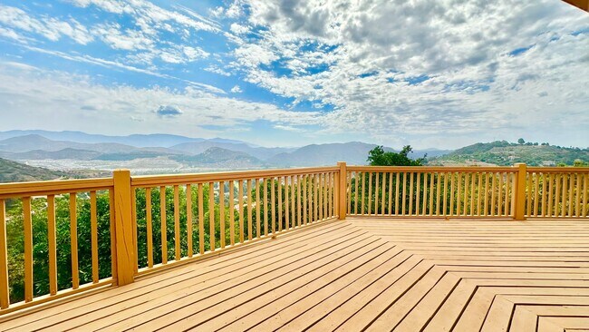 Building Photo - Beautiful Scenic Country Property with Vie...