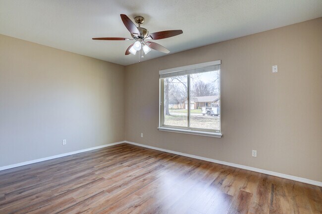 Building Photo - 1906 N Chambers Ter