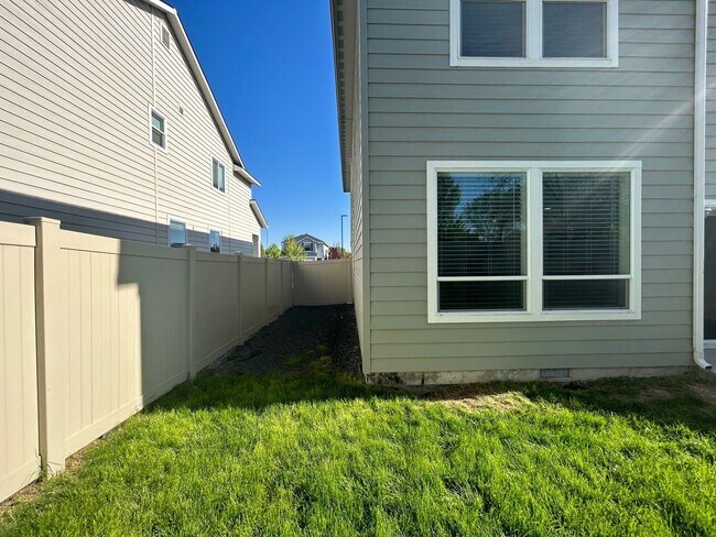 Building Photo - 3 Bedroom plus Loft For Rent! Victory Sout...
