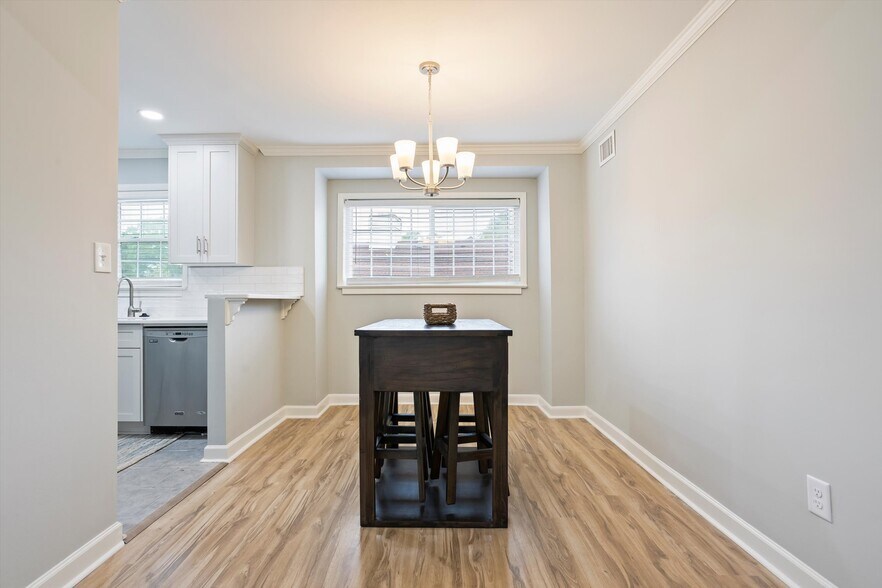 Building Photo - 2846 Walton Way