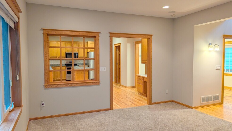 Living room (looking towards kitchen) - 2669 Kathleen Ln NE