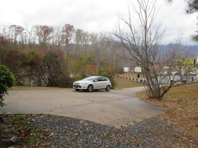 Building Photo - $1,780 - 3 Bedroom 1.5 Bathroom Unfurnishe...