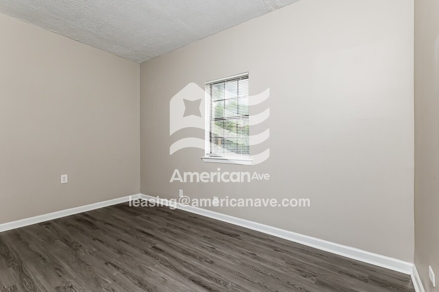 Building Photo - 335 Dewitt Ave