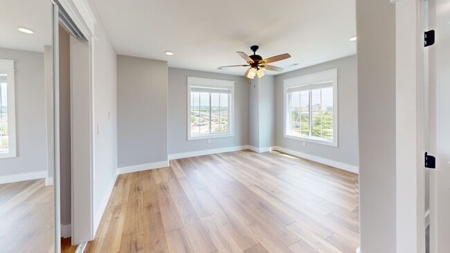 Building Photo - 1205 Hedge Ave