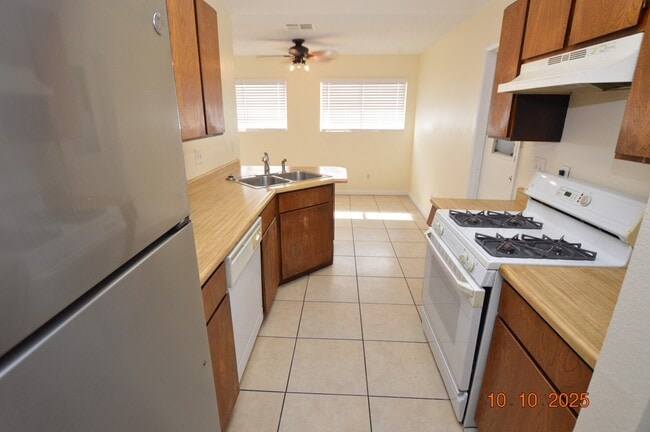 Building Photo - 90 Parrish Ln