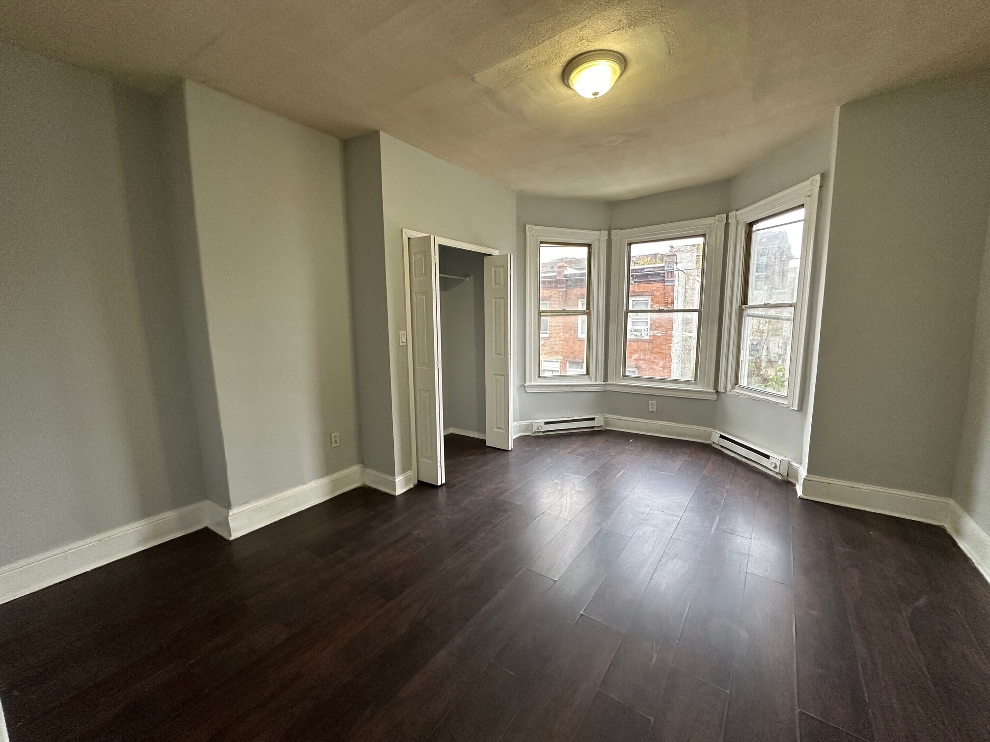 Building Photo - 1948 E Monmouth St