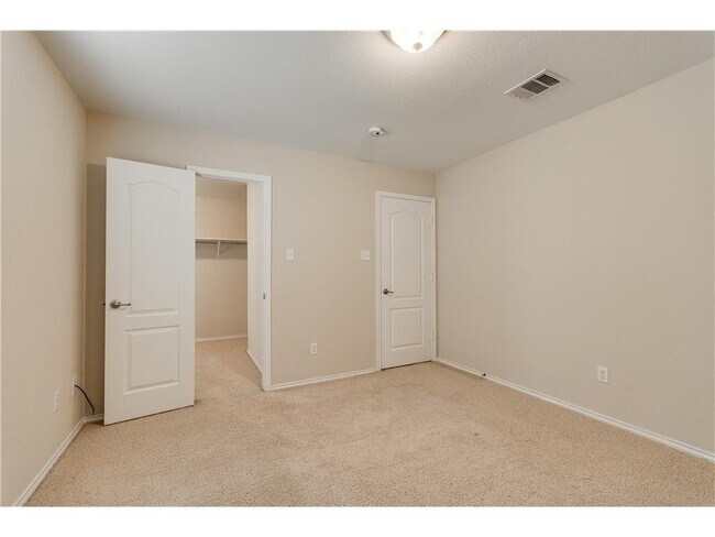 Building Photo - 524 Castebar Dr