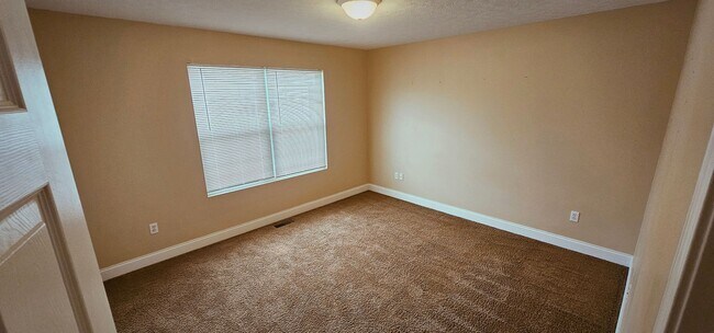 Building Photo - 435 Impala Dr