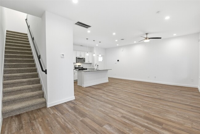 Building Photo - 3022 La Latina Dr