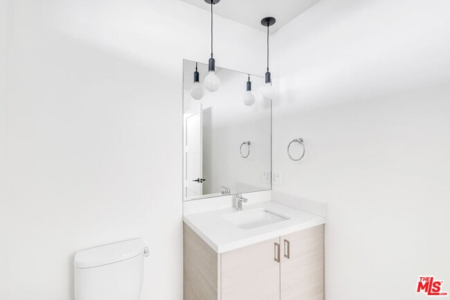 Building Photo - 747 Lillian Way