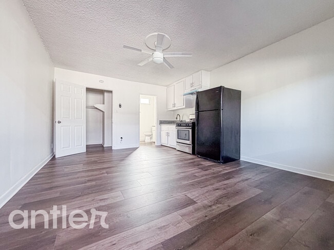 Building Photo - 9014 Orion Ave