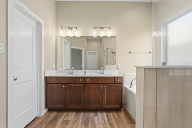 Building Photo - 8422 Bay Orchard Dr