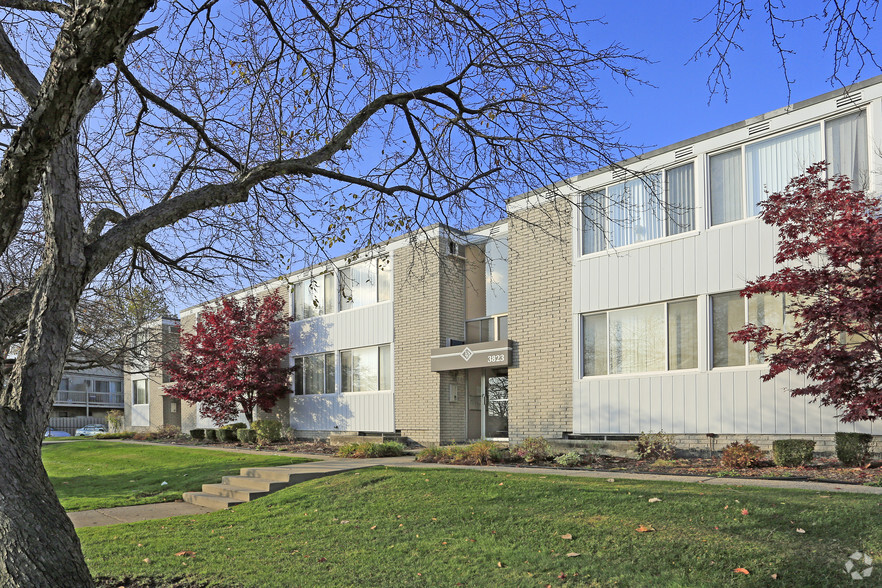 Building - Devon Park Apartments