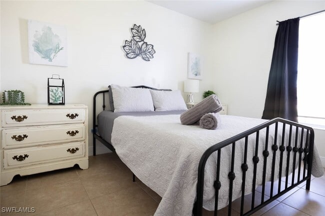 Building Photo - 207 SE 22nd St