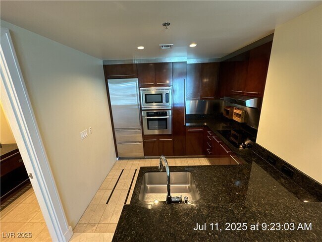 Building Photo - 2700 S Las Vegas Blvd