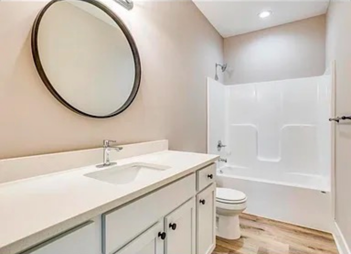 Vanity Master - 5506 N Sandkey Ct