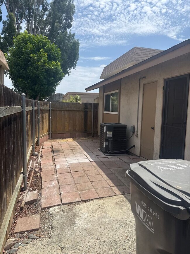 Building Photo - Freshly Updated Rental in Santana Ranch Estates!