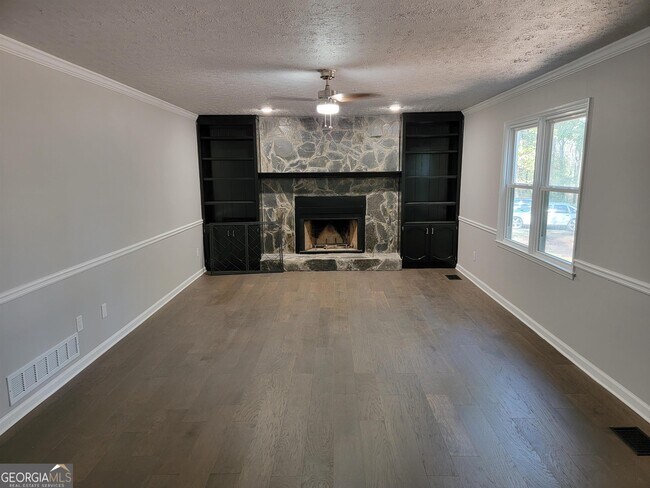 Building Photo - 260 Greenfield Cir