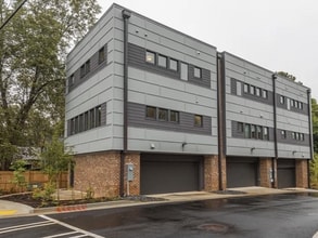 Building Photo - 615 King Arnold St