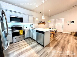 Building Photo - Move in Special! Condo with Amazing Views ...